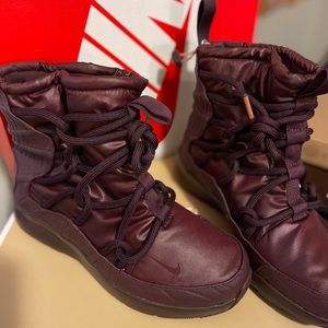 Nike boots tajun high rise